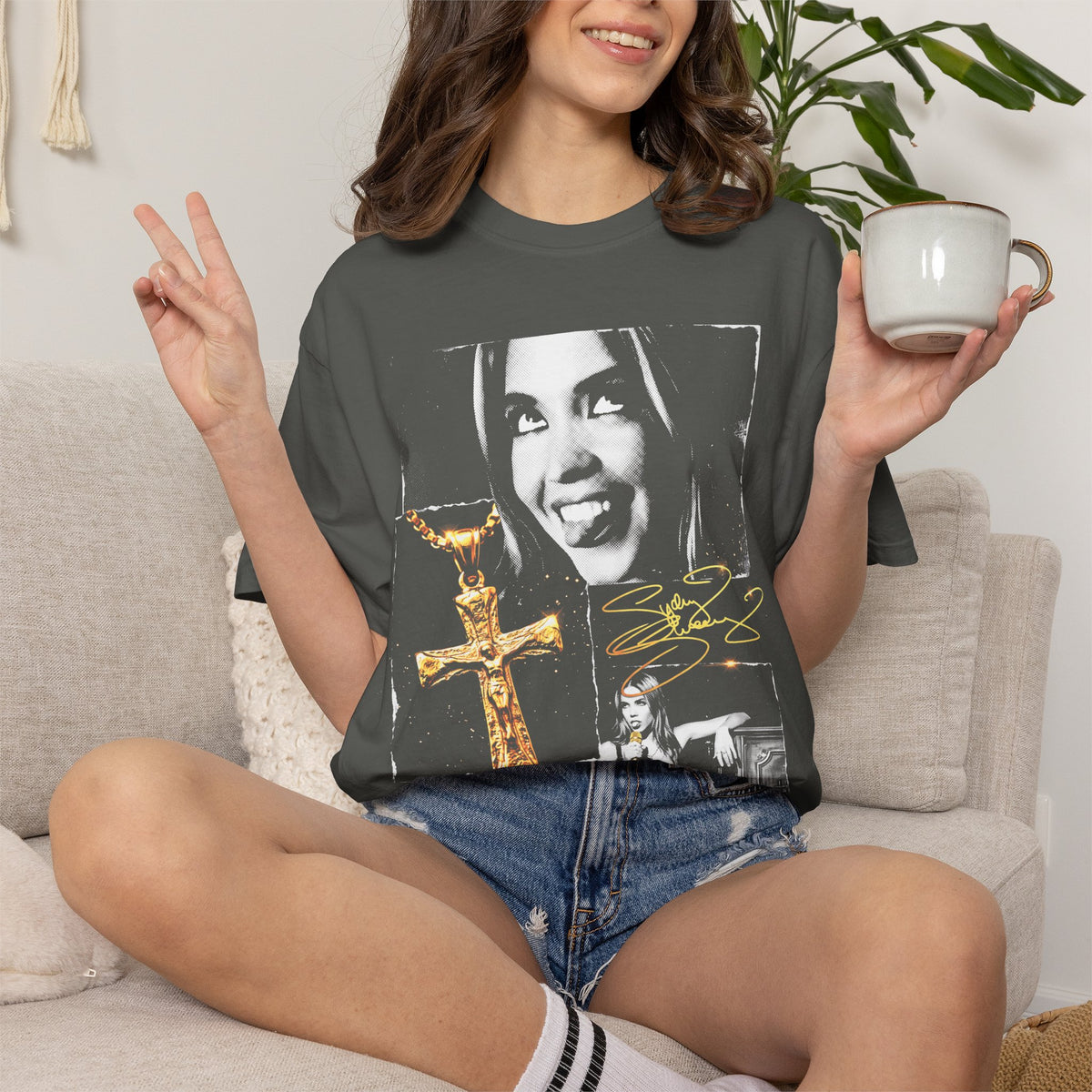 Sydney Sweeney Classic Tee | 90s Vintage | Actress Gift