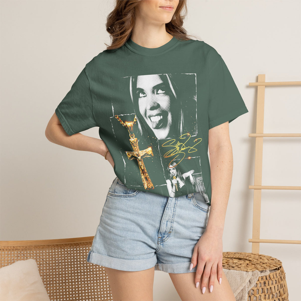 Sydney Sweeney Classic Tee | 90s Vintage | Actress Gift